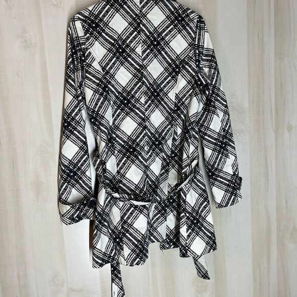 Luii black and white belted jacket, size small - Picture 3 of 10
